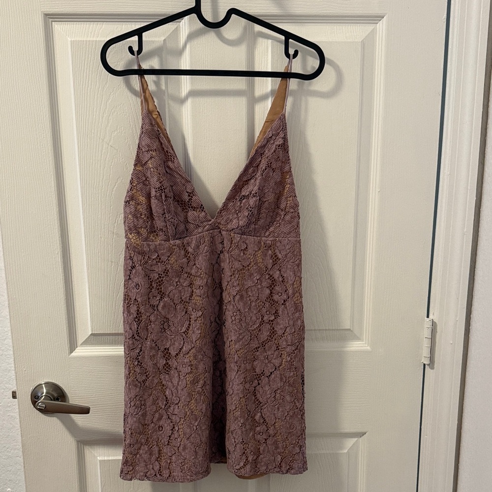 Elegant Lace Sleepwear in Mauve